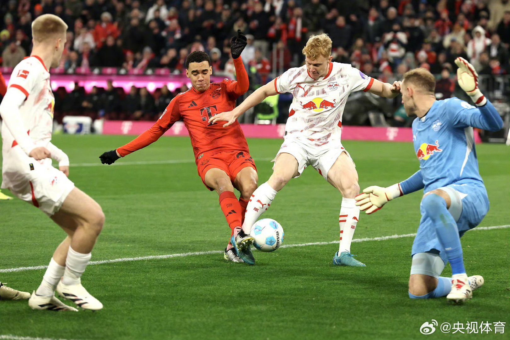 拜仁完胜那不勒斯，内马尔状态火热