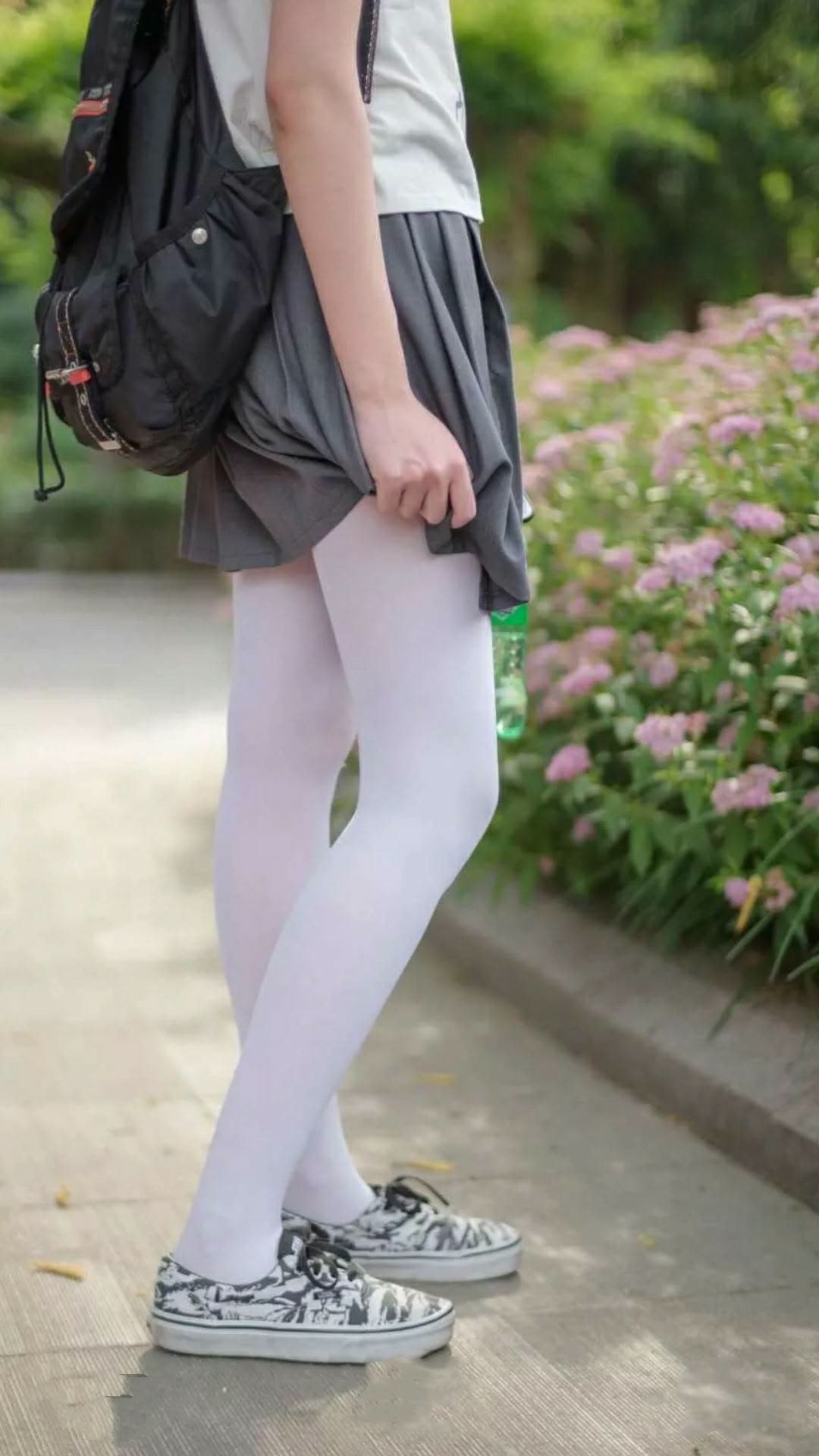 爱游戏体育-钢幕与闪电，牙买加封锁铁壁锁死喀麦隆，阿尔瓦雷斯连击终结悬念