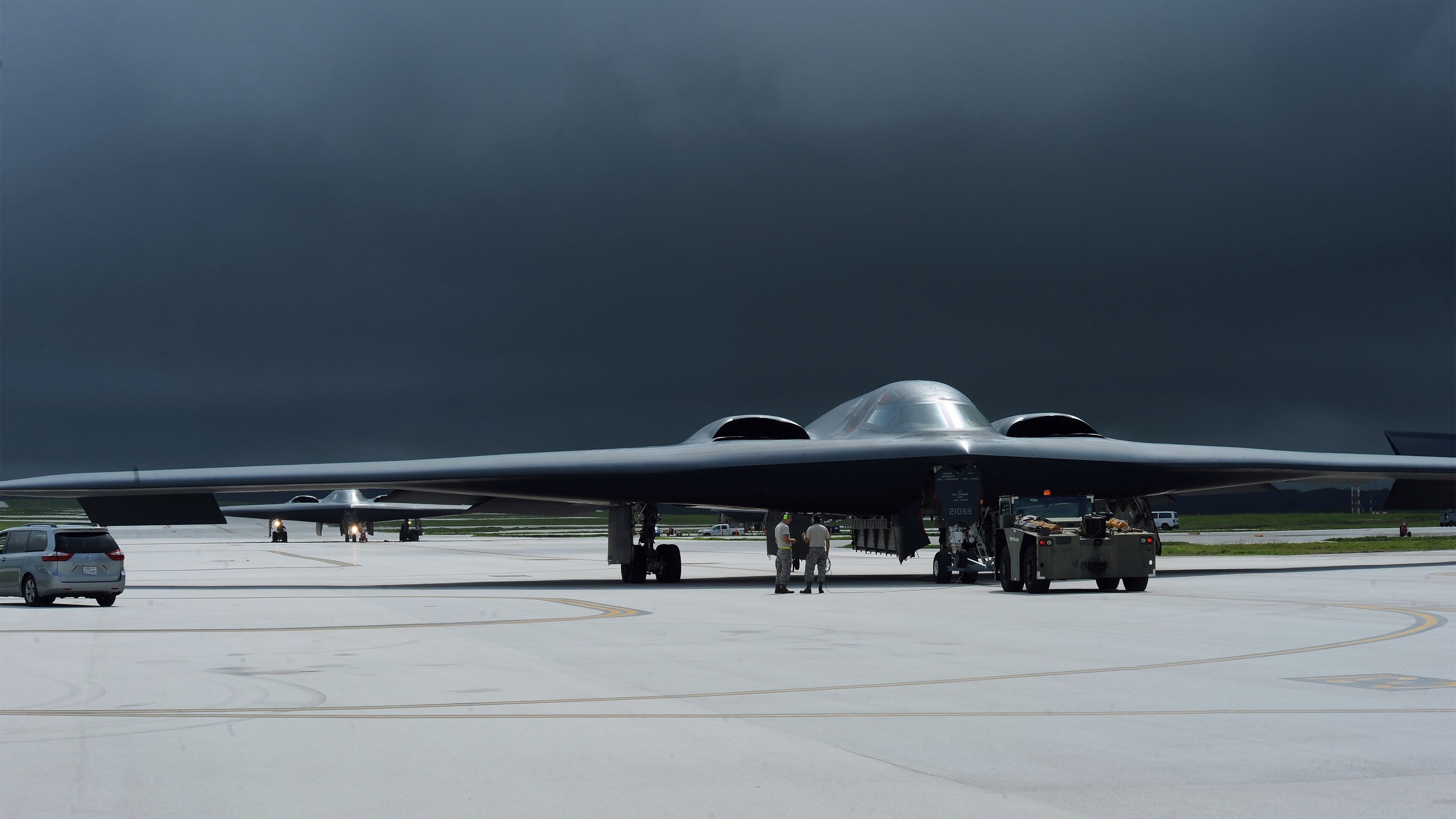 爱游戏在线-眉间权杖，F1街道赛之夜的绝对掌控者