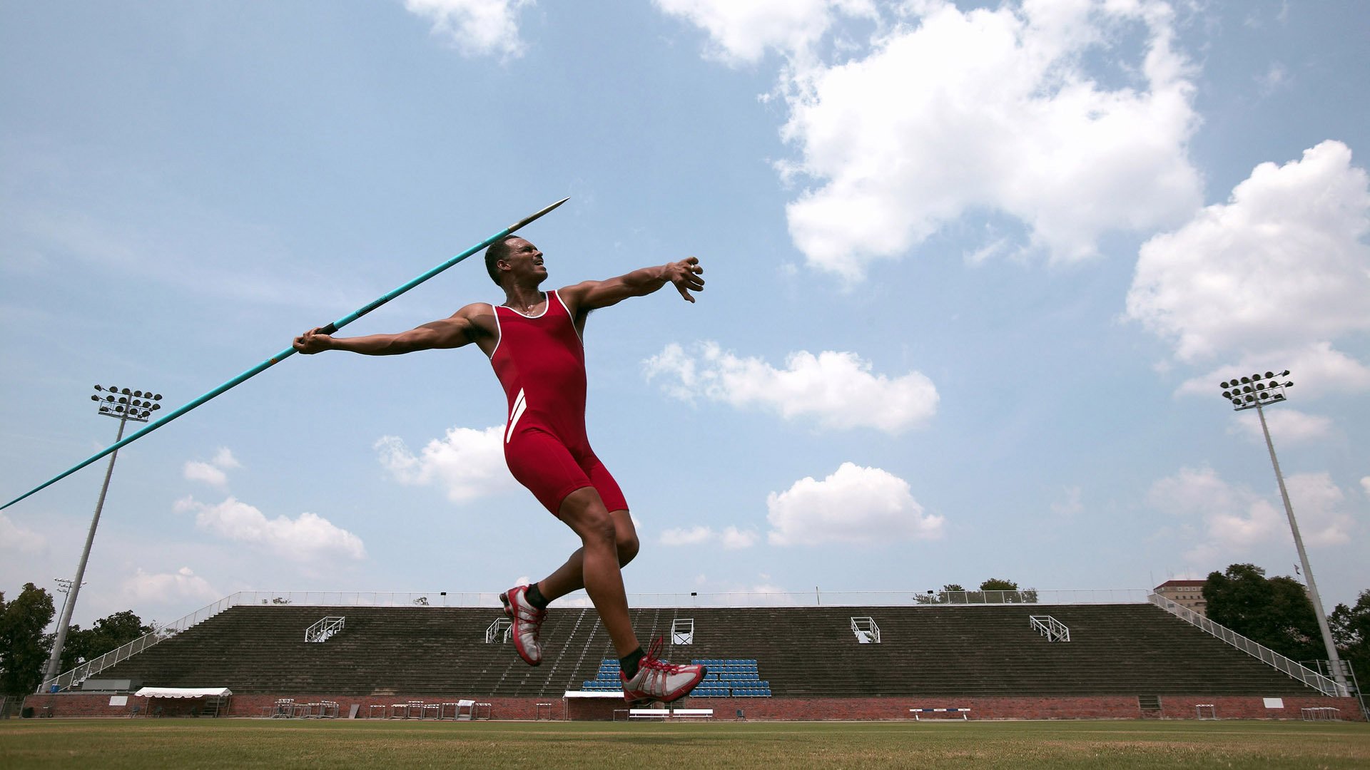爱游戏-浪与山的对峙，雄鹿狂潮中，马克西那座孤峰
